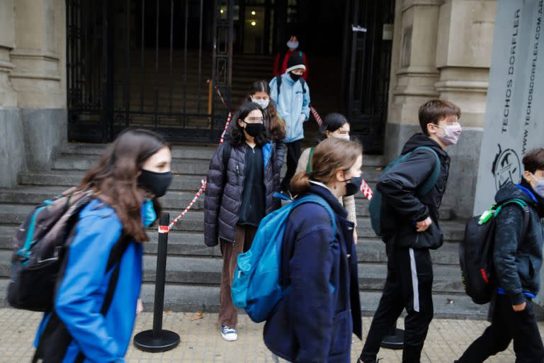 Pese a la oposición de la Asociación Gremial Docente (AGD), ayer volvieron las clases presenciales en el Colegio Nacional de Buenos Aires 