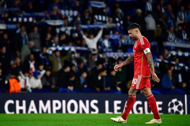 Nicolás Otamendi, capitán de Benfica, se lamenta por el mal desempeño del equipo luso