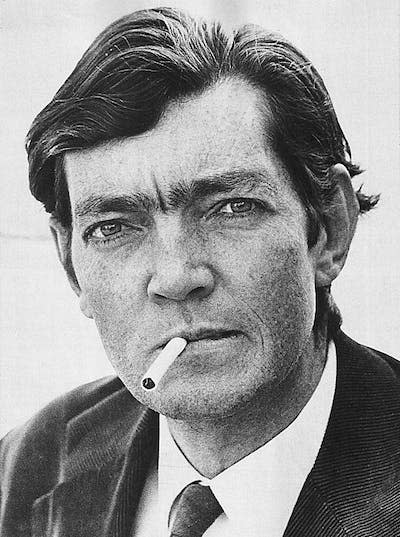 Julio Cortázar fotografiado en 1967. <a href="https://es.wikipedia.org/wiki/Archivo:Cort%C3%A1zar.jpg" rel="nofollow noopener" target="_blank" data-ylk="slk:Sara Facio / Wikimedia Commons;elm:context_link;itc:0;sec:content-canvas" class="link ">Sara Facio / Wikimedia Commons</a>