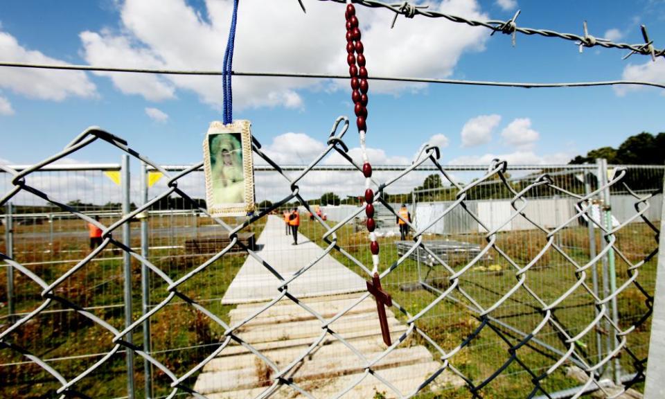 Police and security officers at Dale Farm in 2011.