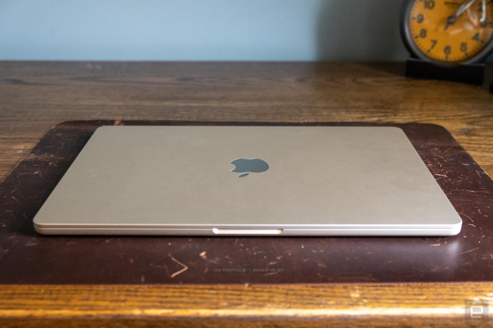 <p>Apple MacBook Air (15-inch, M2)</p>
