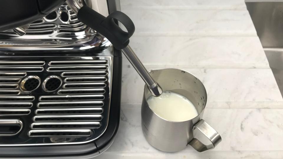 Breville Barista Pro milk frothing