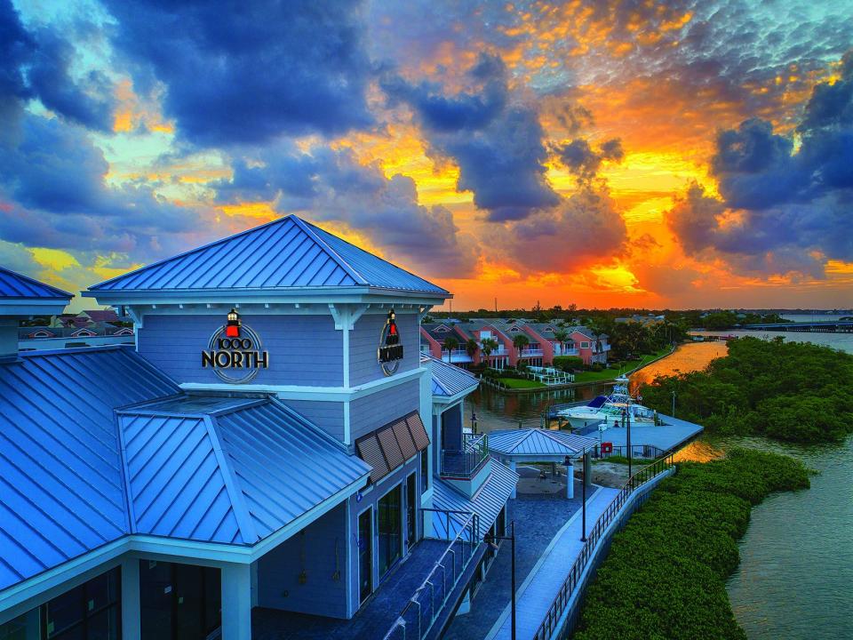 1000 North offers views of the Jupiter Lighthouse, Jupiter Inlet and Intracoastal Waterway.