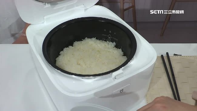 電鍋、電子鍋都可用來煮白飯，端看民眾喜好和習慣。（示意圖／資料照）