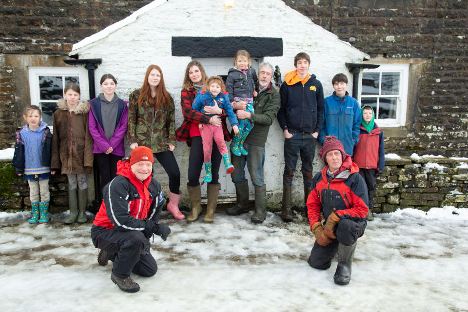 Amanda and Clive Owen with their children Annas, Violet, Edith, Raven, Clemmy, Nancy, Reuben, Miles, and Sidney outside on Ravenseat Farm 