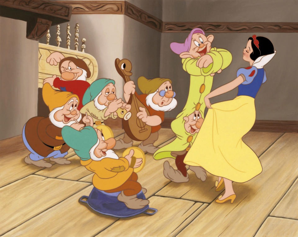 Grumpy (seated), Sneezy (cymbals), Happy, Sleepy (horn), Doc (bass fiddle), Bashful (dancing bottom), Dopey (dancing top), in 