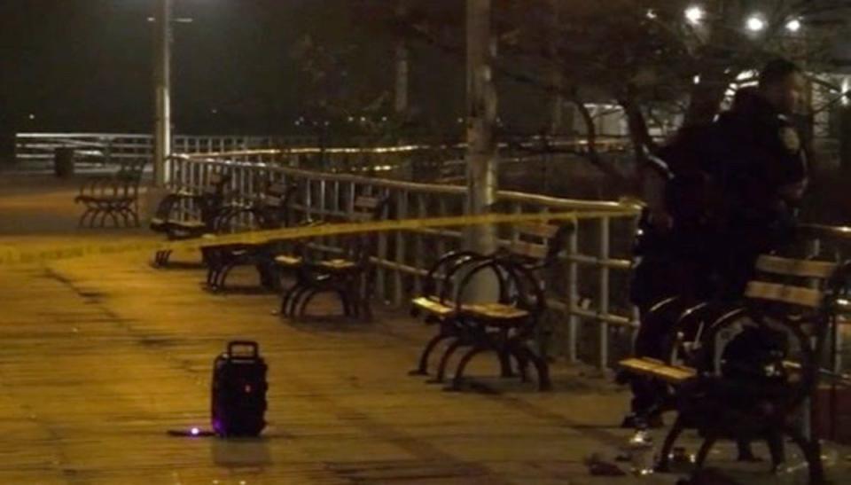 Cinta de la escena del crimen en el paseo marítimo de Coney Island tras el tiroteo (ABC7)