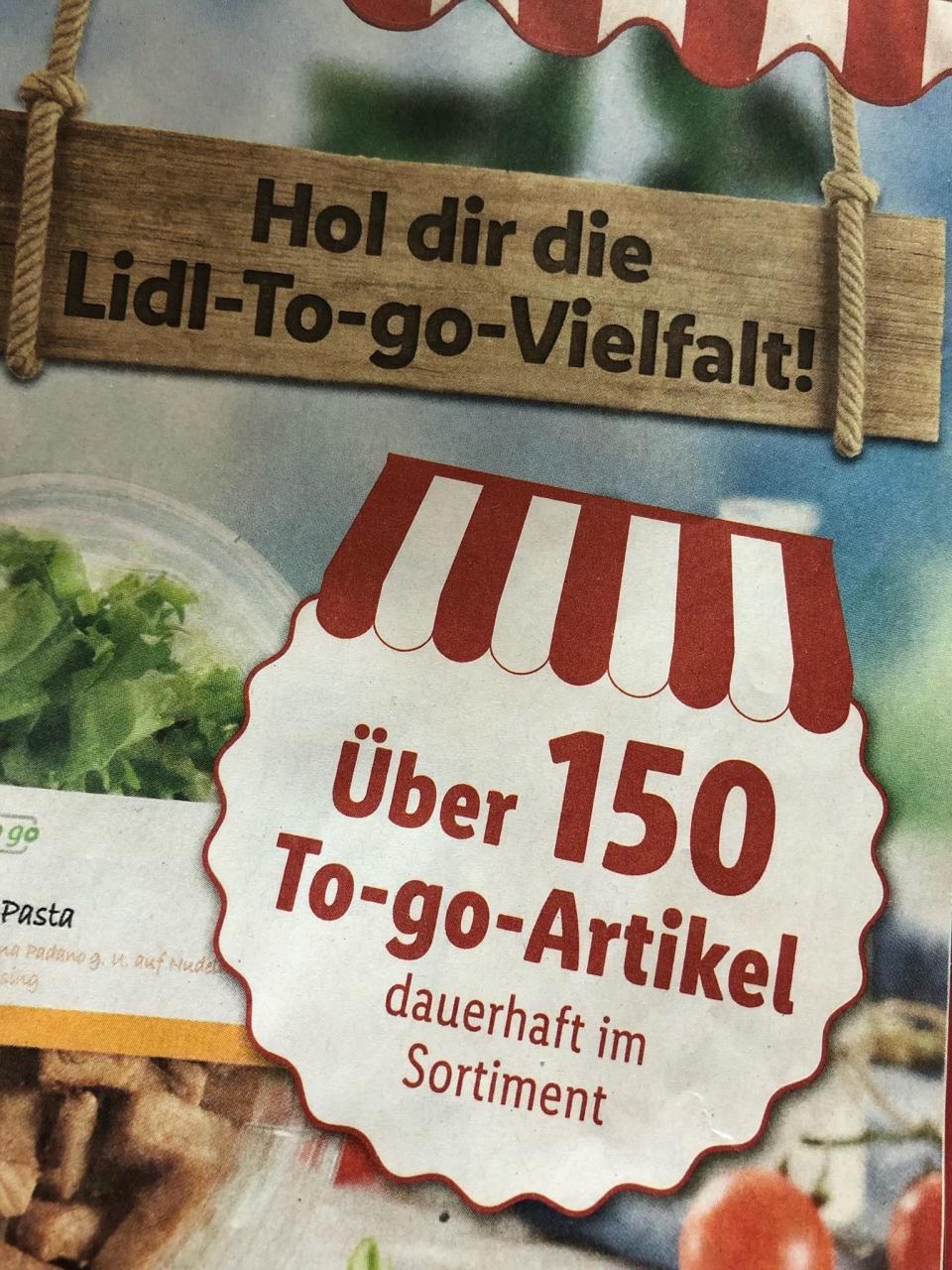 <p>Lidl weiß, was die Kunden glücklich macht. Twitter-Nutzerin Mrs. Wurms jedenfalls konnte es gar nicht abwarten, diese gute Nachricht aus der Werbung des Discounters zu teilen. „Super! Bei #Lidl gibt es jetzt mehr als 150 To-Go-Artikel“, freute sich die Kundin. „Endlich muss ich meinen Einkauf nicht mehr direkt vor Ort verzehren, sondern kann ihn mitnehmen.“ Endlich. Was für eine Supermarkt-Innovation. (Bild: Screenshot/Twitter/MrsWurms) </p>