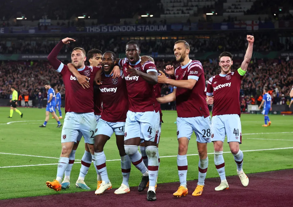 LONDON, ENGLAND - MAY 11: Michail Antonio of West Ham United celebrates scoring their teams second goal during the UEFA Europa Conference League semi-final first leg match between West Ham United and AZ Alkmaar at London Stadium on May 11, 2023 in London, England. (Photo by Chloe Knott - Danehouse/Getty Images)