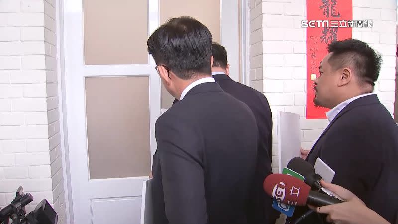 韓國瑜提前唱名完後就宣布散會，引起綠委不滿，直奔院長室抗議。