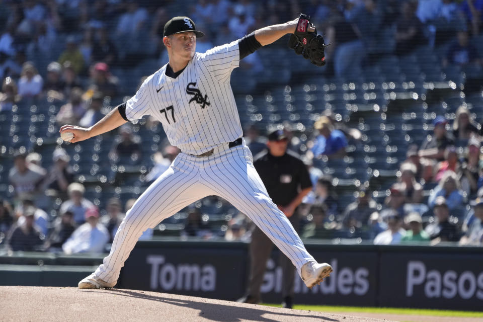 Chicago White Sox starting pitcher Chris Flexen delivers during the first inning of a baseball game against the Los Angeles Angels on Thursday, Sept. 26, 2024, in Chicago. (AP Photo/Charles Rex Arbogast)