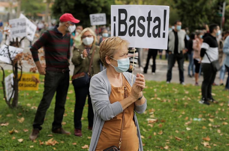 Protestas contra la falta de apoyos y por unas mejores condiciones laborales en Madrid