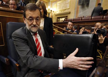 Spain's Prime Minister Mariano Rajoy takes his seat at Spanish Parliament in Madrid April 8, 2014. REUTERS/Sergio Perez