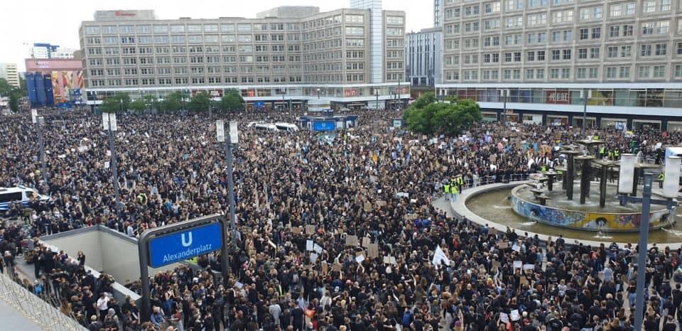 Berlin's silent demonstration turned sour as protestors clashed with police (Twitter/@HelenaDaZeus)