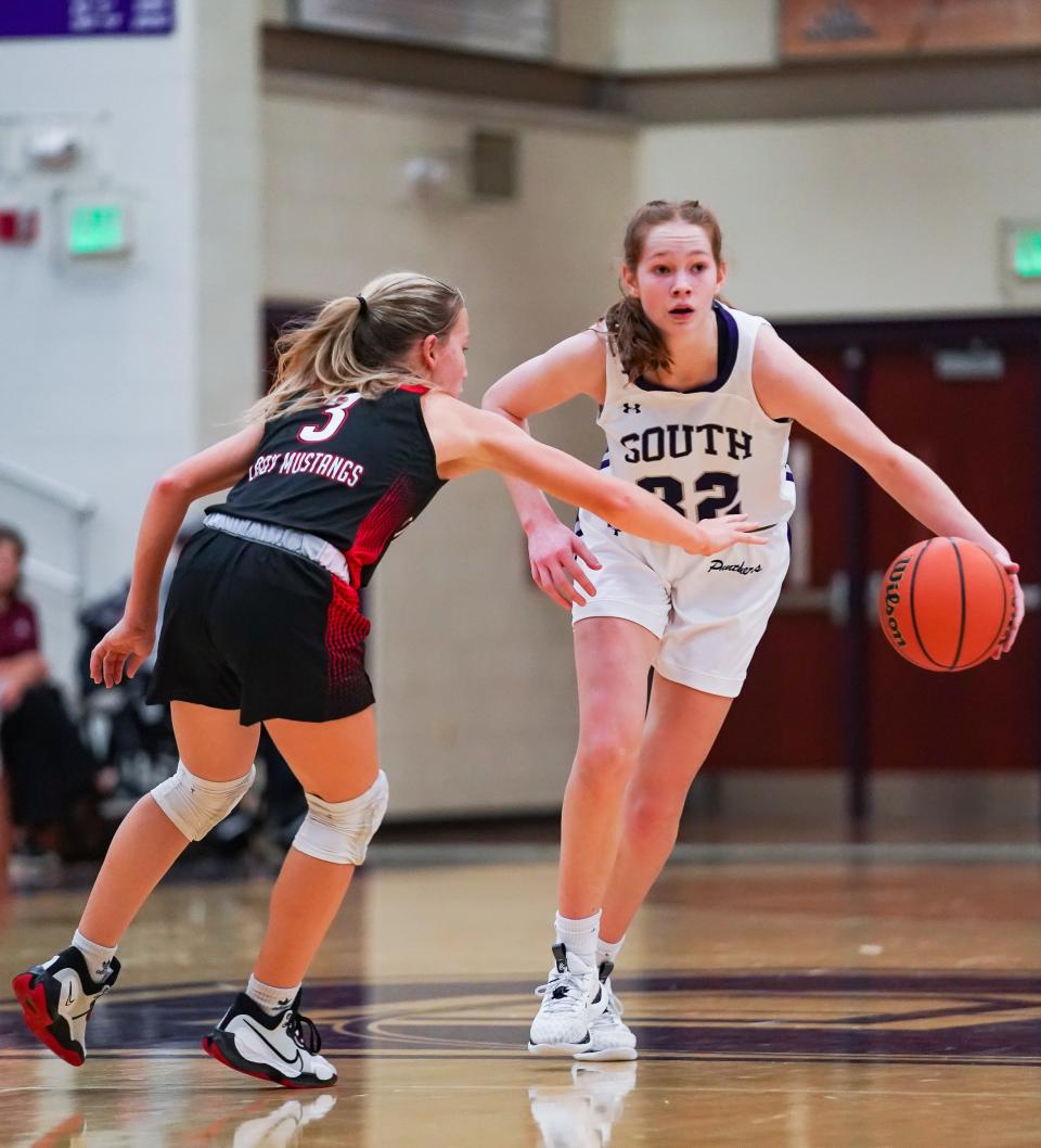 Bloomington South’s Julia Lashley (32) dribbles the ball against Edgewood's Ally Bland (3) during the game against Edgewood at Bloomington South on Tuesday, Nov. 7, 2023.