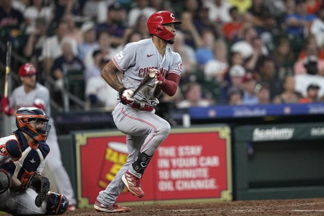 Reds sweep Astros in extras, extend win streak to 8