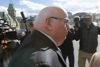 Senator Mike Duffy arrives on Parliament Hill in Ottawa October 22, 2013. The Senate is debating whether to suspend senators Duffy, Pamela Wallin and Patrick Brazeau without pay. REUTERS/Chris Wattie (CANADA - Tags: POLITICS)