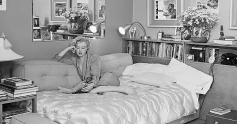 A Nehme le encantaría ver a una actriz superar "los clichés y los gestos, los trucos que usan quienes la imitan". (Marilyn 1951 relajándose leyendo "Poesía y prosa de Heinrich Heine")