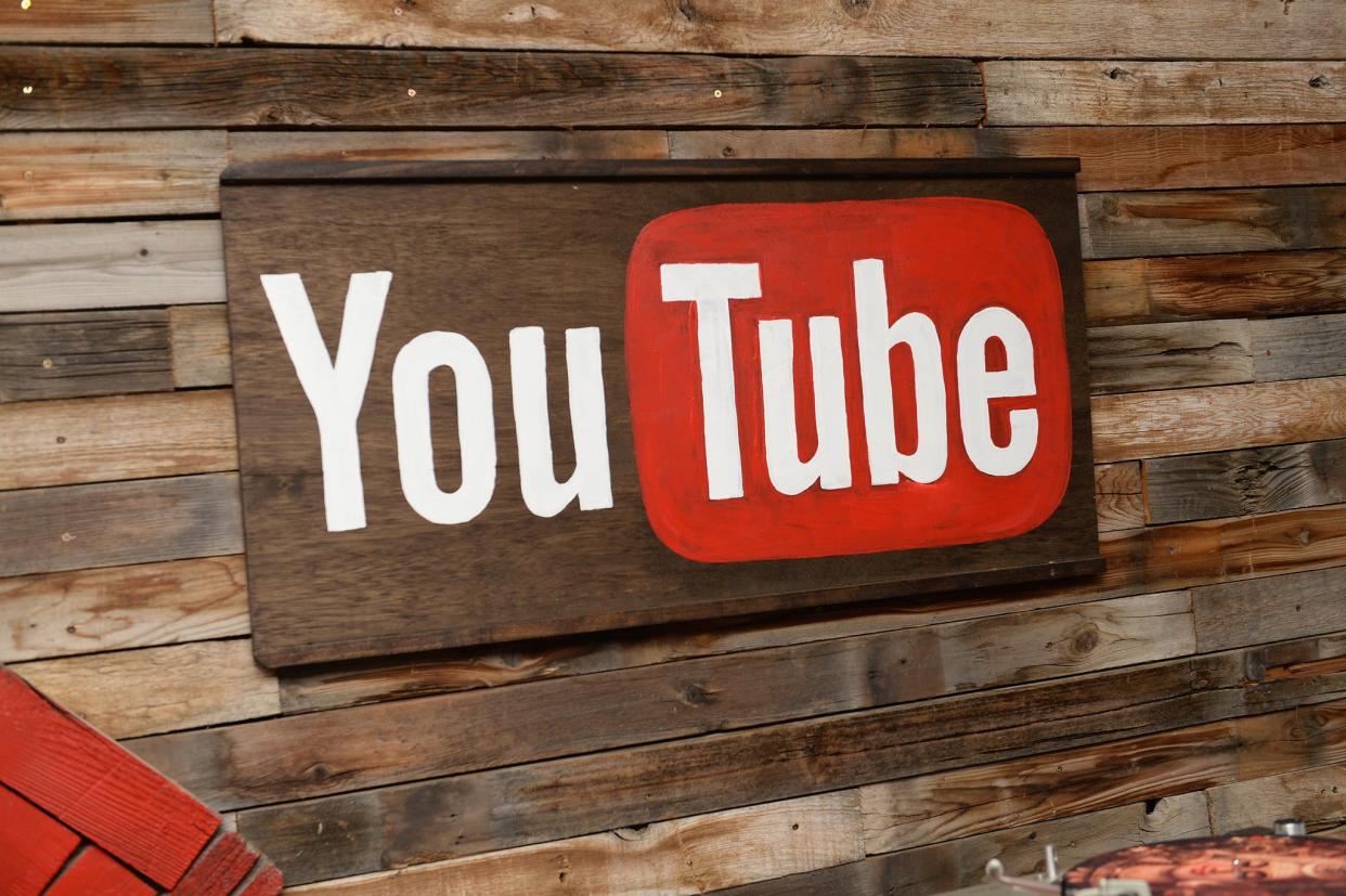 El logotipo de YouTube se ve como la recepción de 