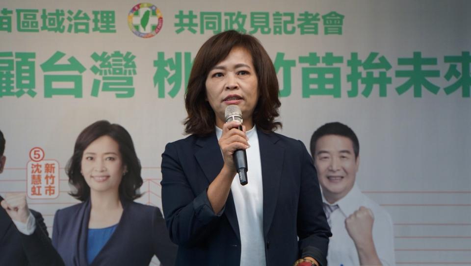 民進黨新竹市長候選人沈慧虹14日表示，多項證據直指高虹安不只涉貪還知法玩法，再次呼籲高虹安誠實面對司法調查。（劉玉秋 攝）