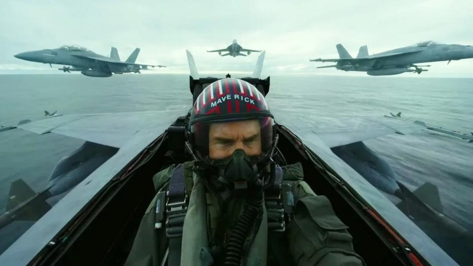 Tom Cruise flies a F-18, surrounded by squad members, in Top Gun: Maverick.