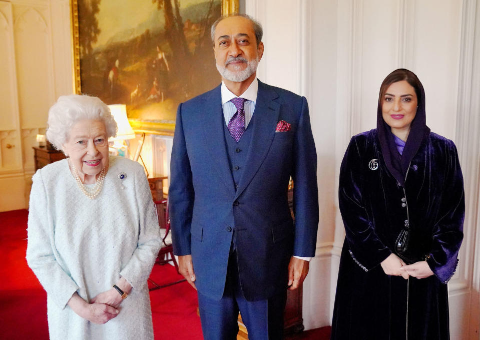 the sultan with his wife and Queen Elizabeth II