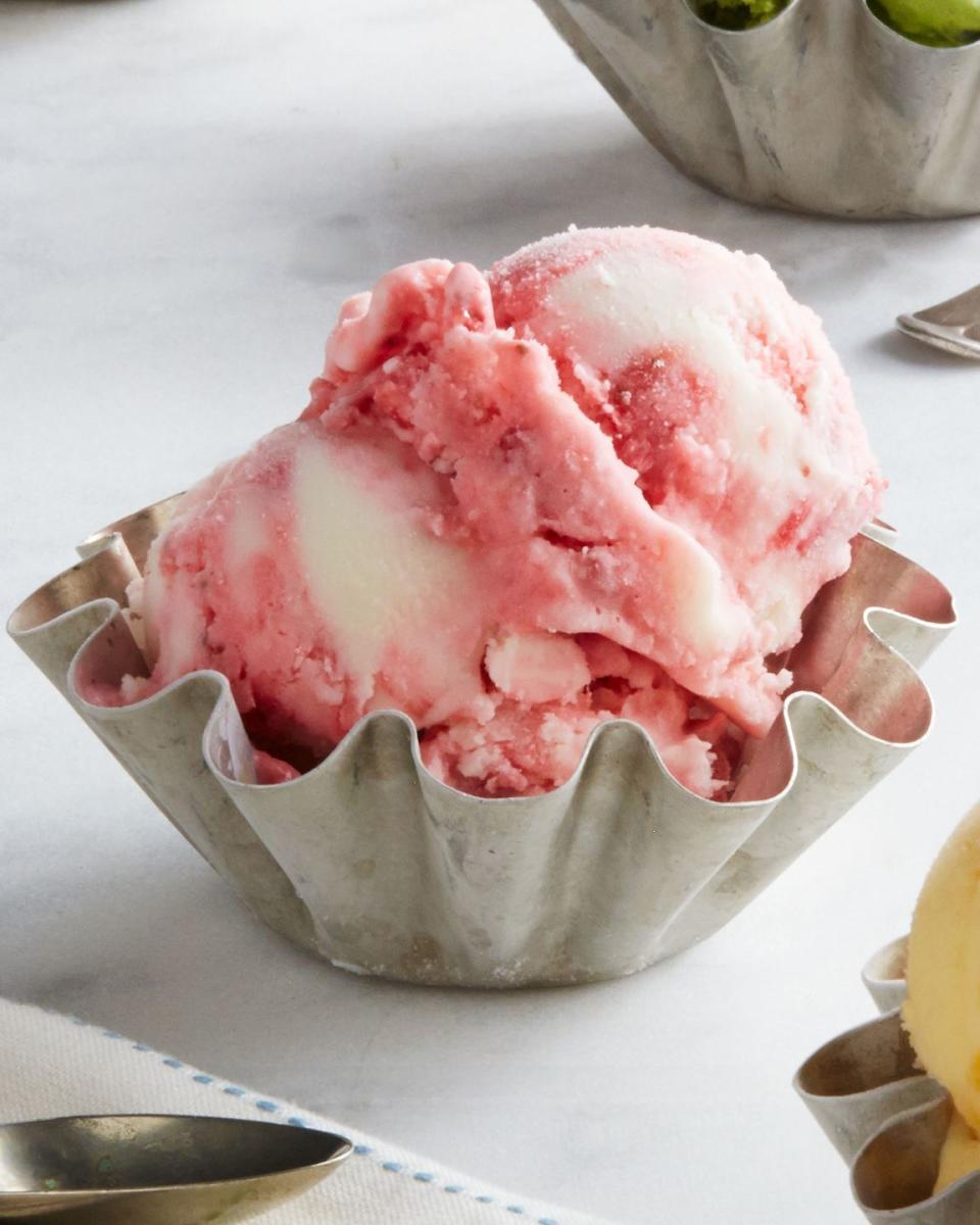 strawberry rhubarb frozen yogurt in a small bowl