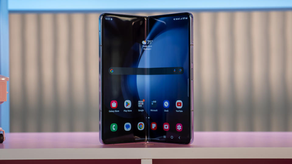 The inner display of the Samsung Galaxy Z Fold 5 in flex mode