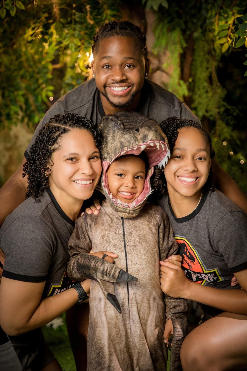Ahnaleigh Simmonds, right, and her family.