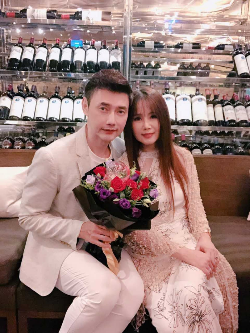 包偉銘準備驚喜給老婆。