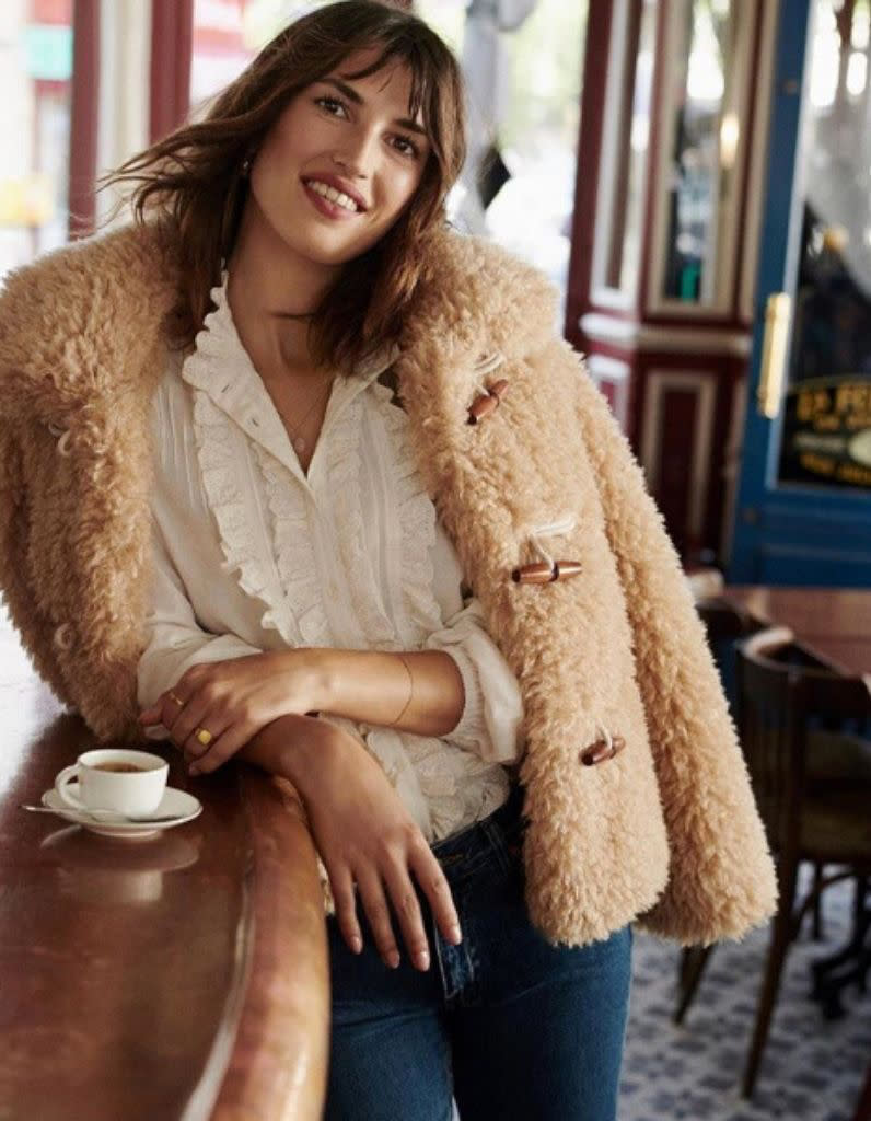 Jeanne Damas en veste imitation « shearling »