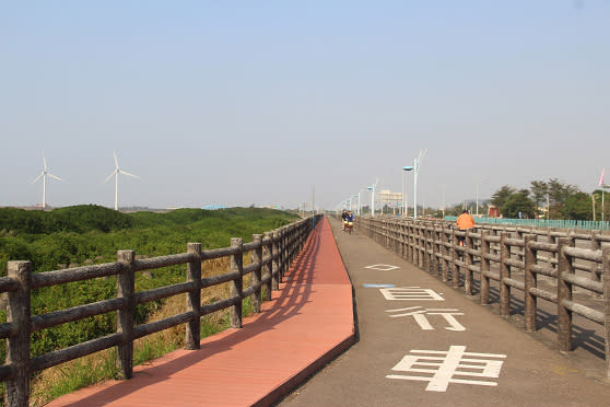 南寮自行車道串連十七公里海岸風景區數個遊憩景點，包括看海公園、港南風景區、紅樹林公園、南港賞鳥區等。圖/新竹市政府城市行銷處