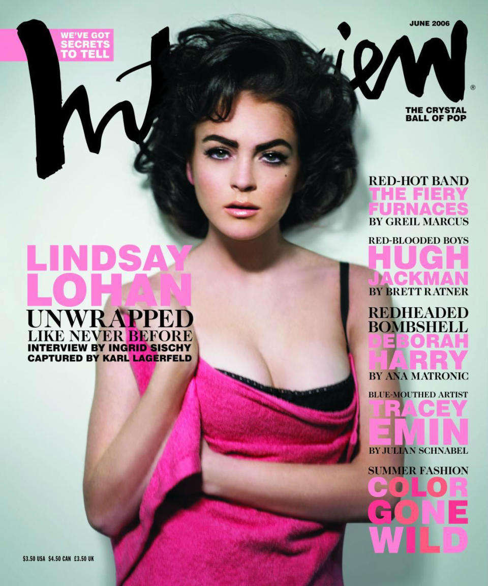 <p>El mismísimo Karl Lagerfeld, director creativo de Chanel, fue el encargado de fotografiar a una casi irreconocible Lindsay Lohan para el número que la revista Interview publicó en junio de 2006. ¿O era Elizabeth Taylor? (Foto: <a rel="nofollow noopener" href="https://www.interviewmagazine.com/" target="_blank" data-ylk="slk:Interview;elm:context_link;itc:0;sec:content-canvas" class="link ">Interview</a>). </p>