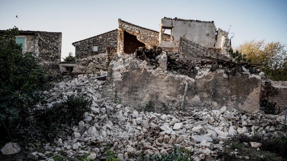 Une maison détruite par le tremblement de terre du lundi 11 novembre, au Teil, en Ardèche - Jeff Pachoud - AFP