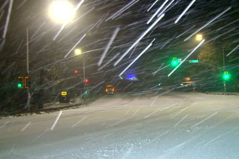 ( CRESTLINE 1:10 AM ) HWY 18 & LAKE GREGORY DRIVE: Crestline also got a strong dusting of snow which was heavy at times. Video was taken at the cross street of highway 18 and lake gregory drive.(OnScene-TV)