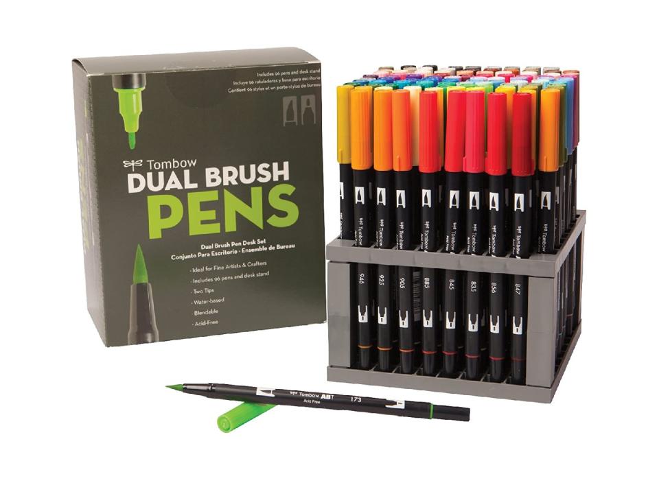 With easy access due to the standing case, these calligraphy pens will be your go-to for your next art project. 