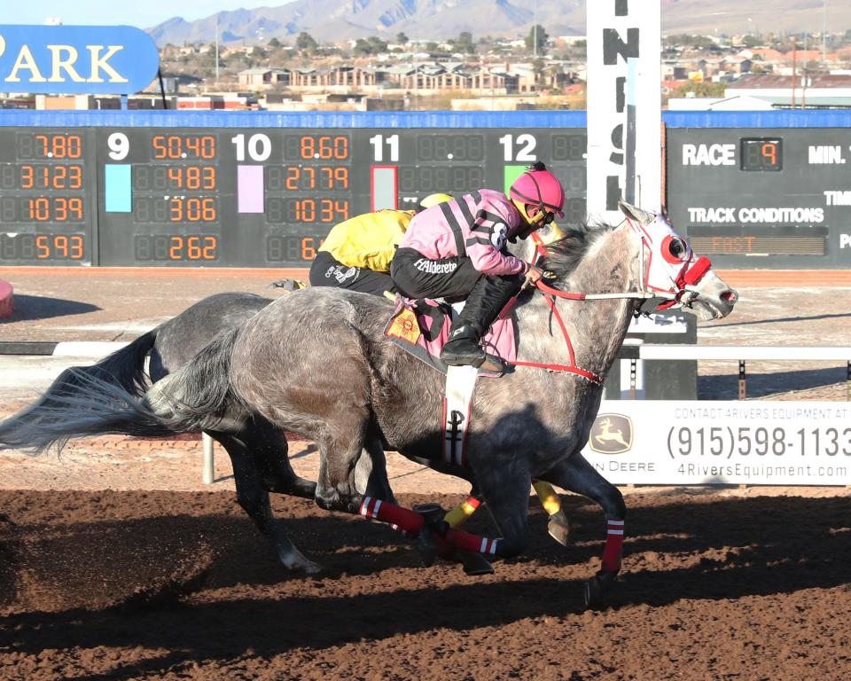 Hs Paul Walker won the 25th running of the 400-yard Red or Green Stakes on Saturday at Sunland Park Racetrack & Casino.