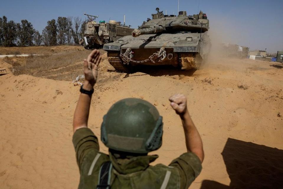 以色列稱有士兵運送救援物資時遇襲。(路透社)