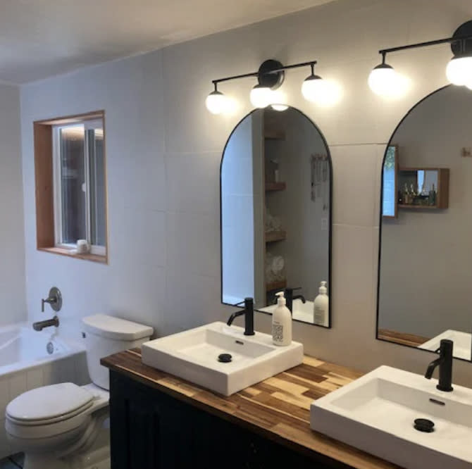 A reviewer's arched bathroom mirror