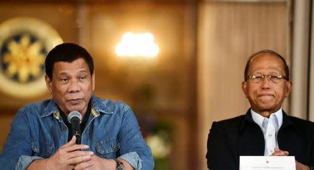 Philippine President Rodrigo Duterte announces the disbandment of police operations against illegal drugs next to Defence Secretary Delfin Lorenzana at the Malacanang palace in Manila, Philippines January 29, 2017. REUTERS/Ezra Acayan