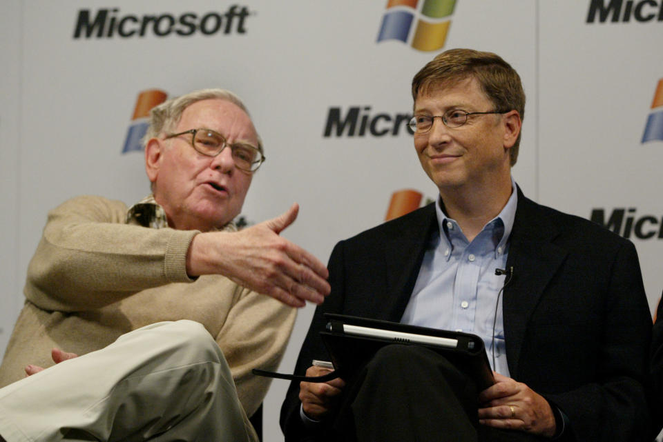 Berkshire Hathaway CEO Warren Buffett (L) gestures while speaking next to
Microsoft Chairman and Chief Software Architect Bill Gates during a press
conference at the Seventh Annual Microsoft CEO Summit at the company's
headquarters in Redmond, Washington, May 21, 2003. Buffett and Gates were
some of the more than 100 world business leaders are attending the gathering
for two days of dialogue and interactive sessions centered on the theme 
