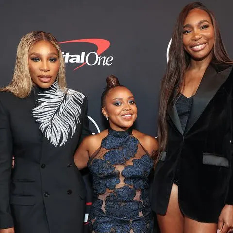 <p>Kevin Mazur/Getty</p> Serena Williams, Quinta Brunson and Venus Williams