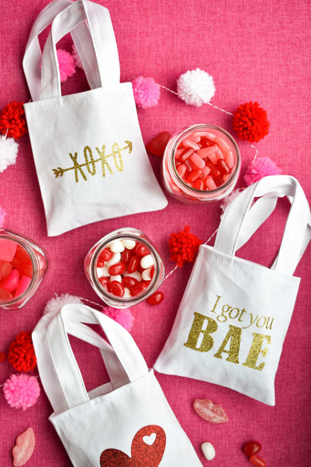 50 Best Cricut DIY Valentine's Day Ideas - Parade