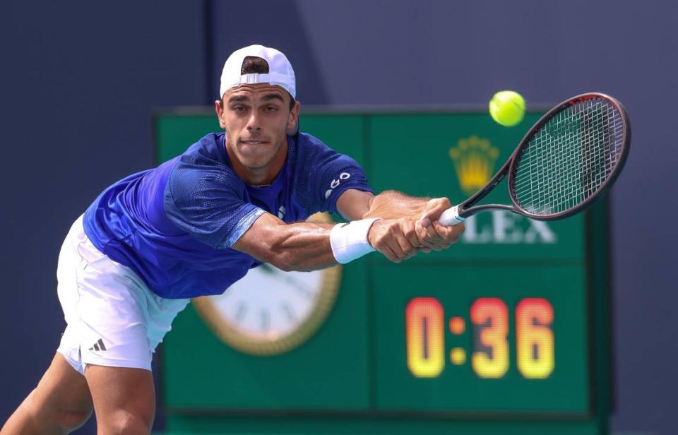 El argentino Francisco Cerúndolo no pudo repetir la gesta de alcanzar las semifinales del Miami Open y cayó 6-3, 6-2 en cuartos de final ante el ruso Karen Khachanov, en el partido celebrado el 30 de marzo de 2023 en el Hard Rock Stadium de Miami Gardens, Florida.