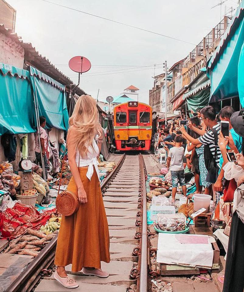 <span>She copped heat after she stood in front of an oncoming train for the perfect Instagram pic. (Photo</span>: Instagram/oneoceanaway_)