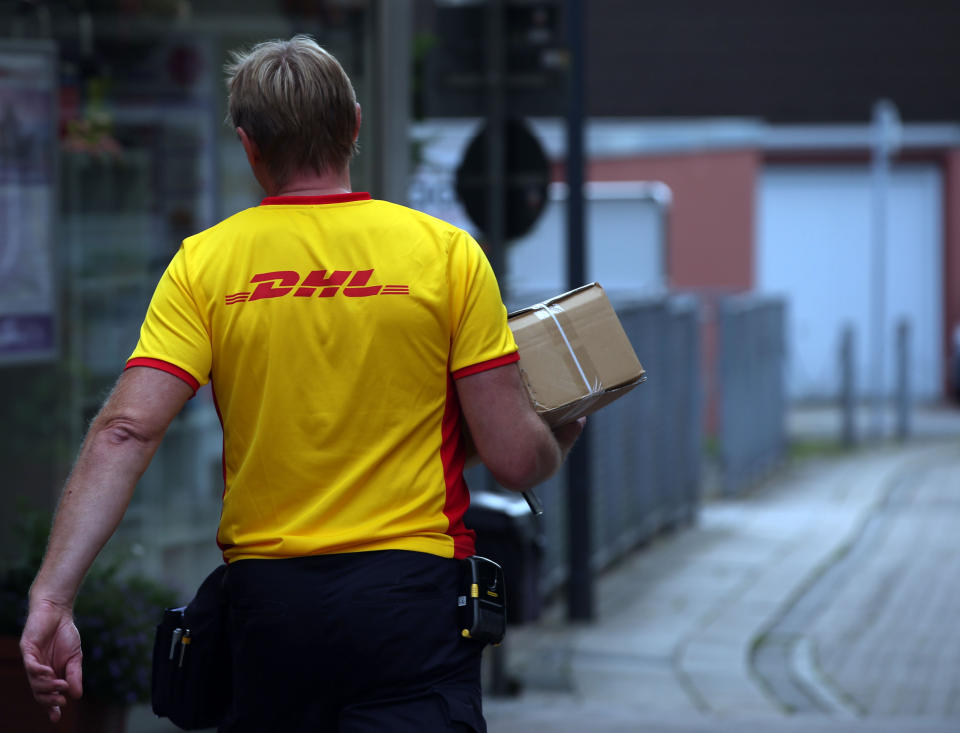 Bisher läuft der Postbetrieb regulär, doch die Deutsche Post will nicht unvorbereitet sein (Symbolbild: picture alliance / dpa)