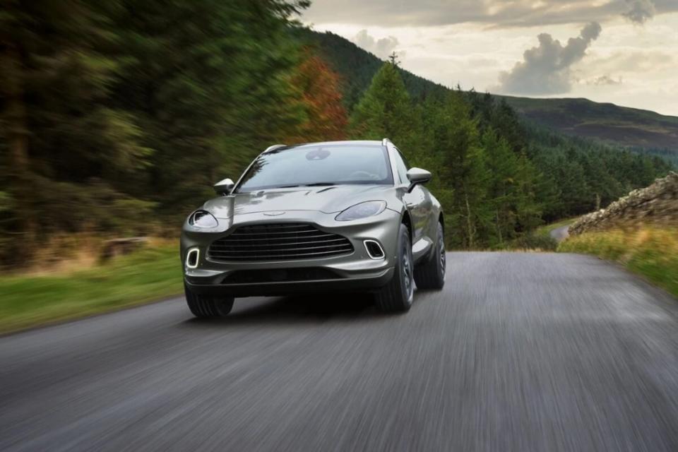 aston-martin-dbx