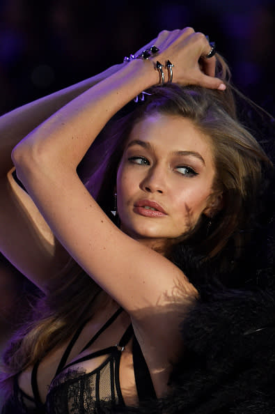 Gigi Hadid has a wardrobe malfunction during the Victoria’s Secret Fashion Show, handles it like a pro