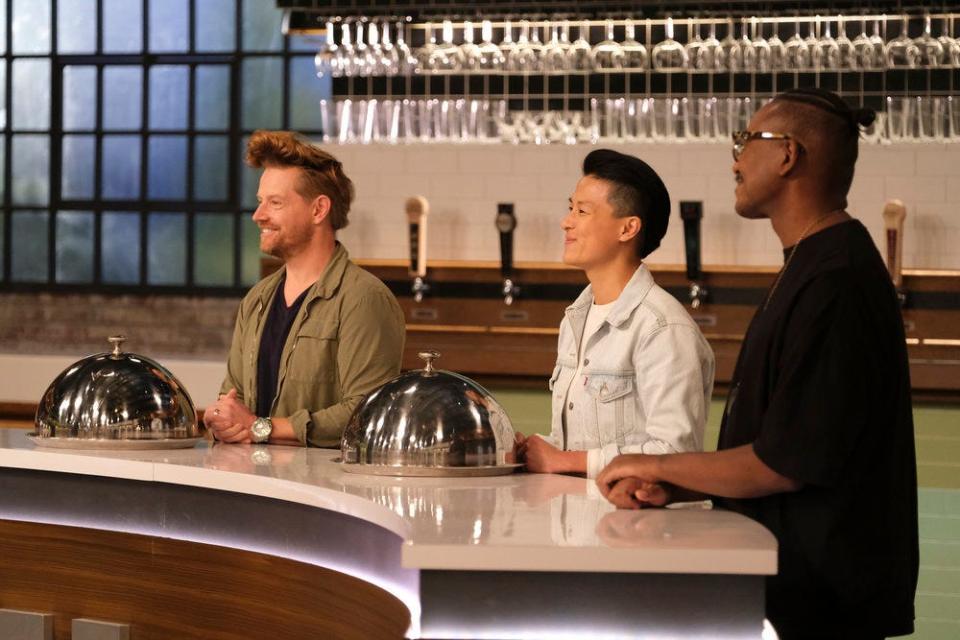 Richard Blais is back! The guest judge is joined by other "Top Chef" alums Melissa King and Gregory Gourdet to join rotating challenges.