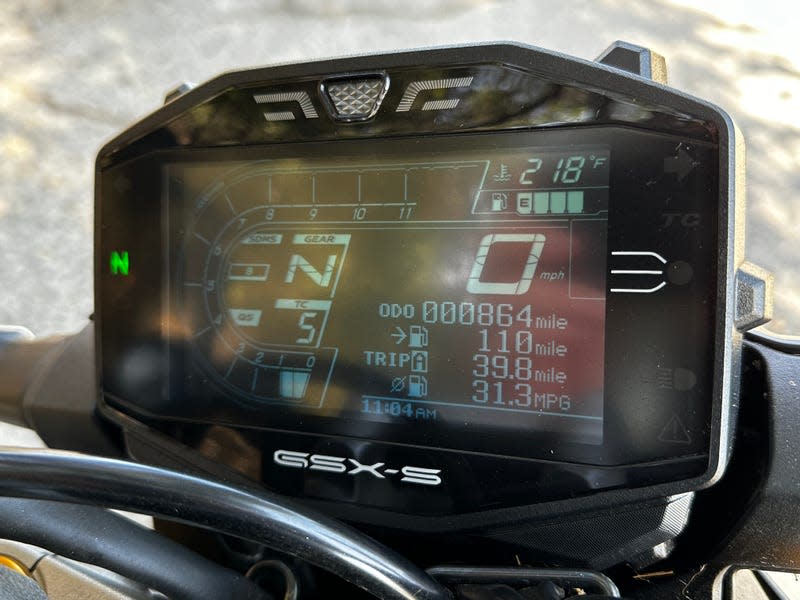 The LCD instrument display of the 2022 Suzuki GSX-S1000.
